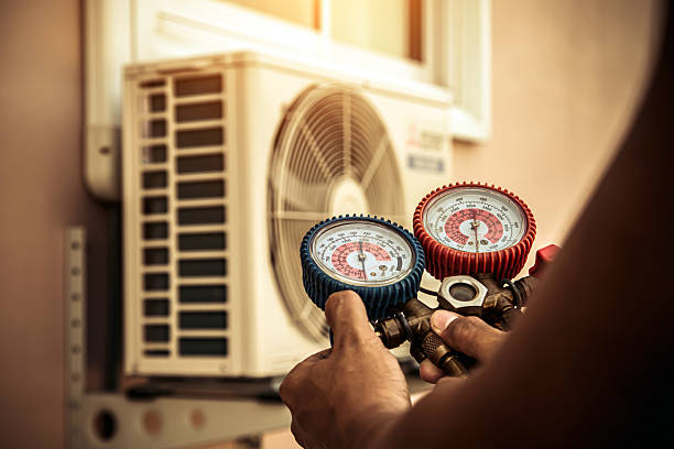 Professional Hvac technician working in Northfield, KY